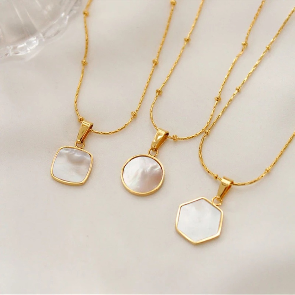 Minimalist Mother of Pearl Necklace
